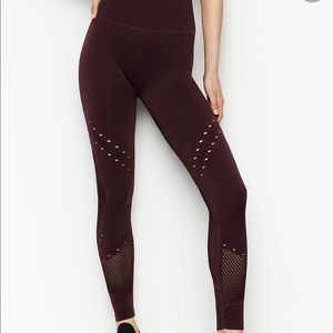 Victoria’s Secret Crochet Seamless 7/8 Tight+Bra